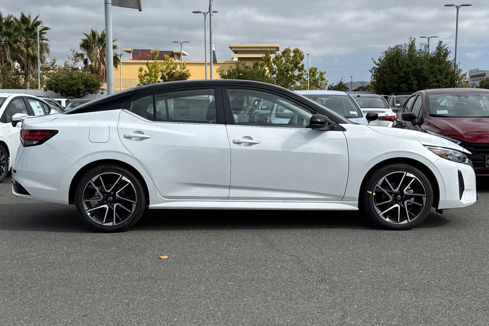 New 2025 Nissan Sentra SR w/ Trunk Package image 3