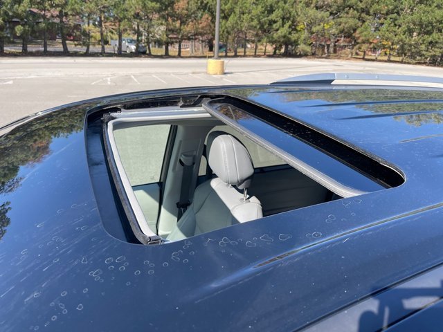 Used 2022 Toyota Sienna Limited image 22