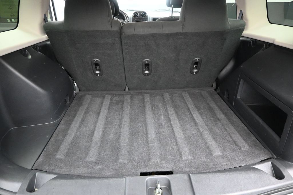 Used 2015 Jeep Patriot Latitude FWD image 17