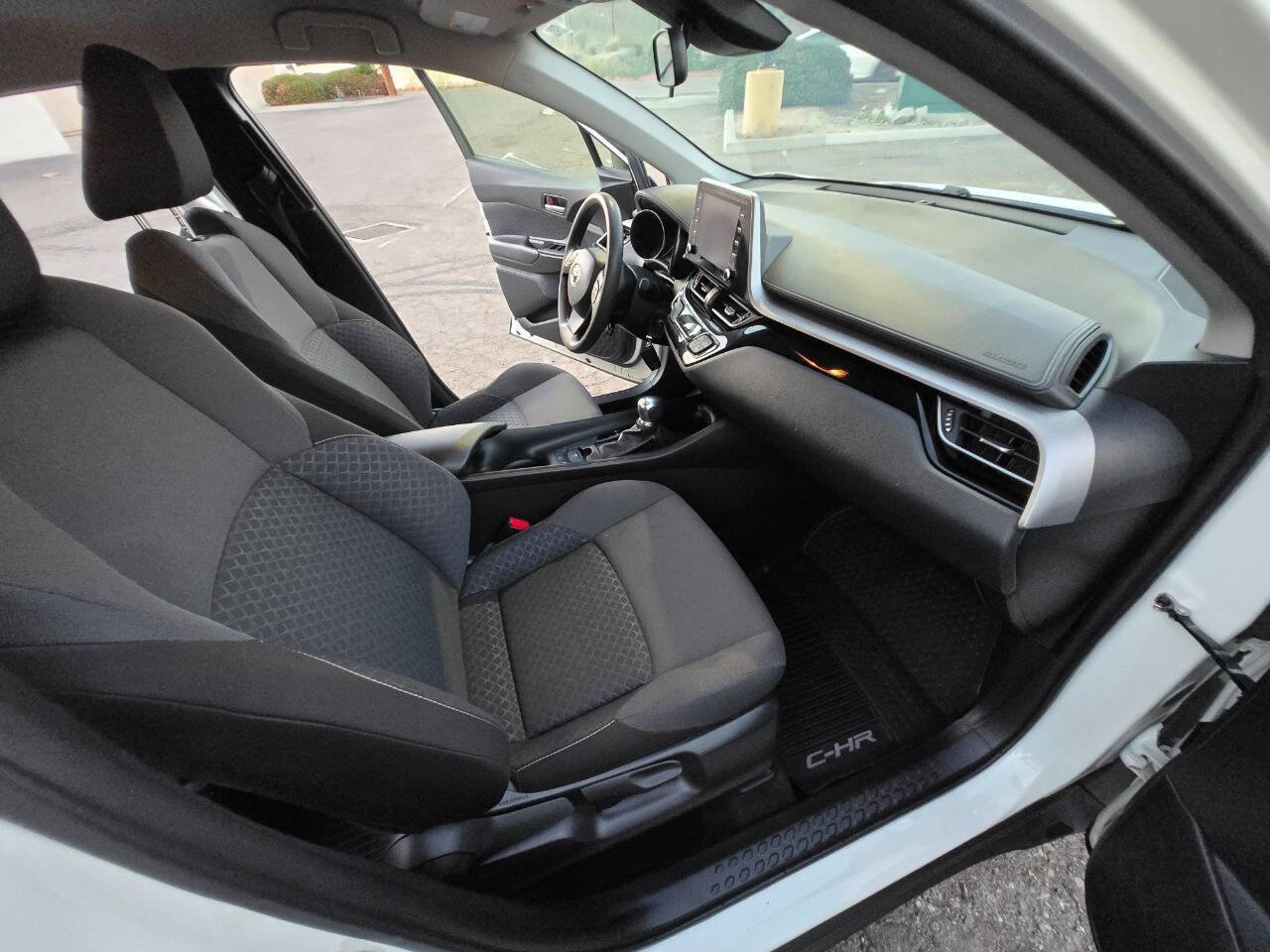 Used 2021 Toyota C-HR LE image 34