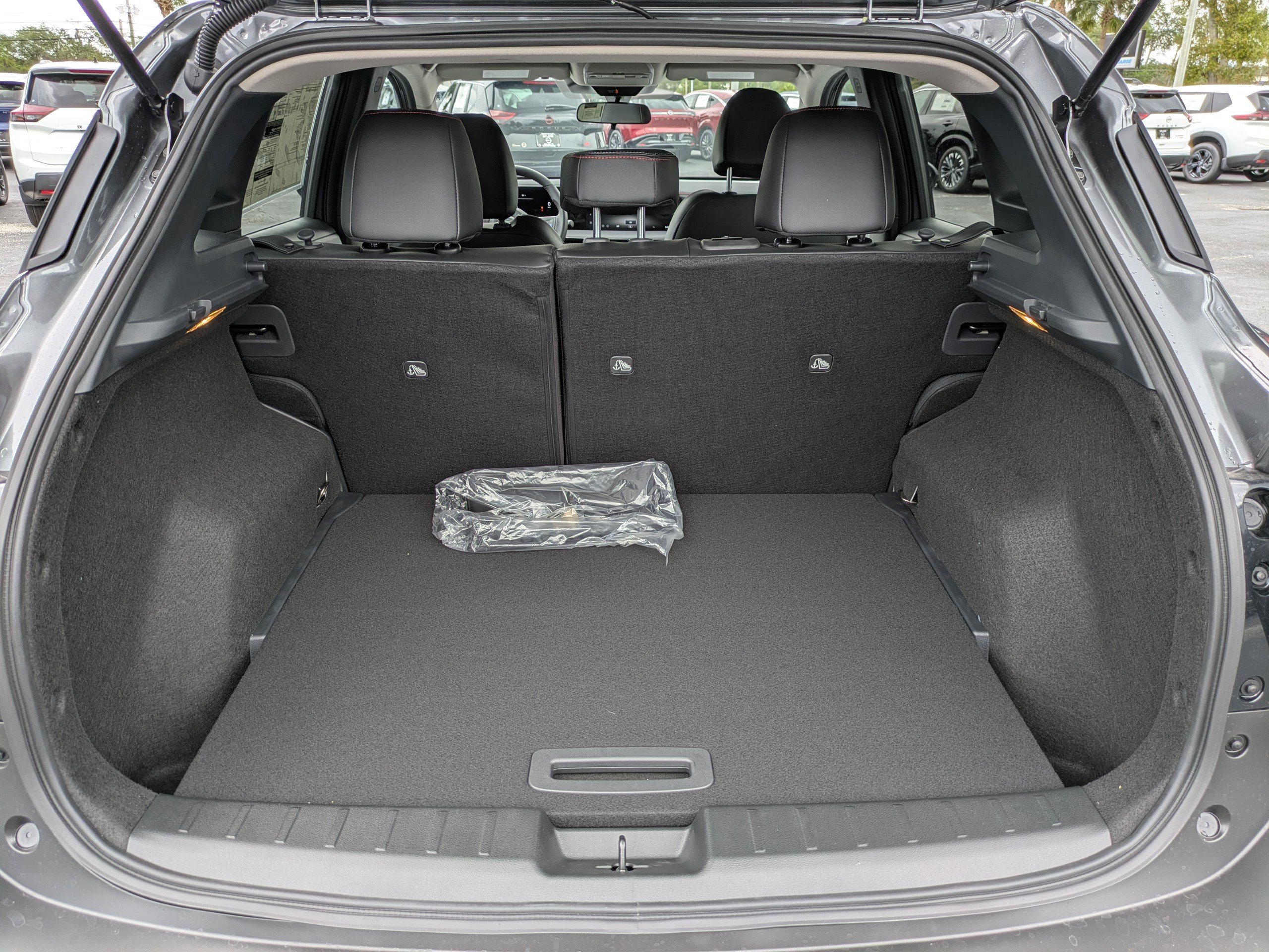 New 2026 Nissan Kicks SR FWD image 13