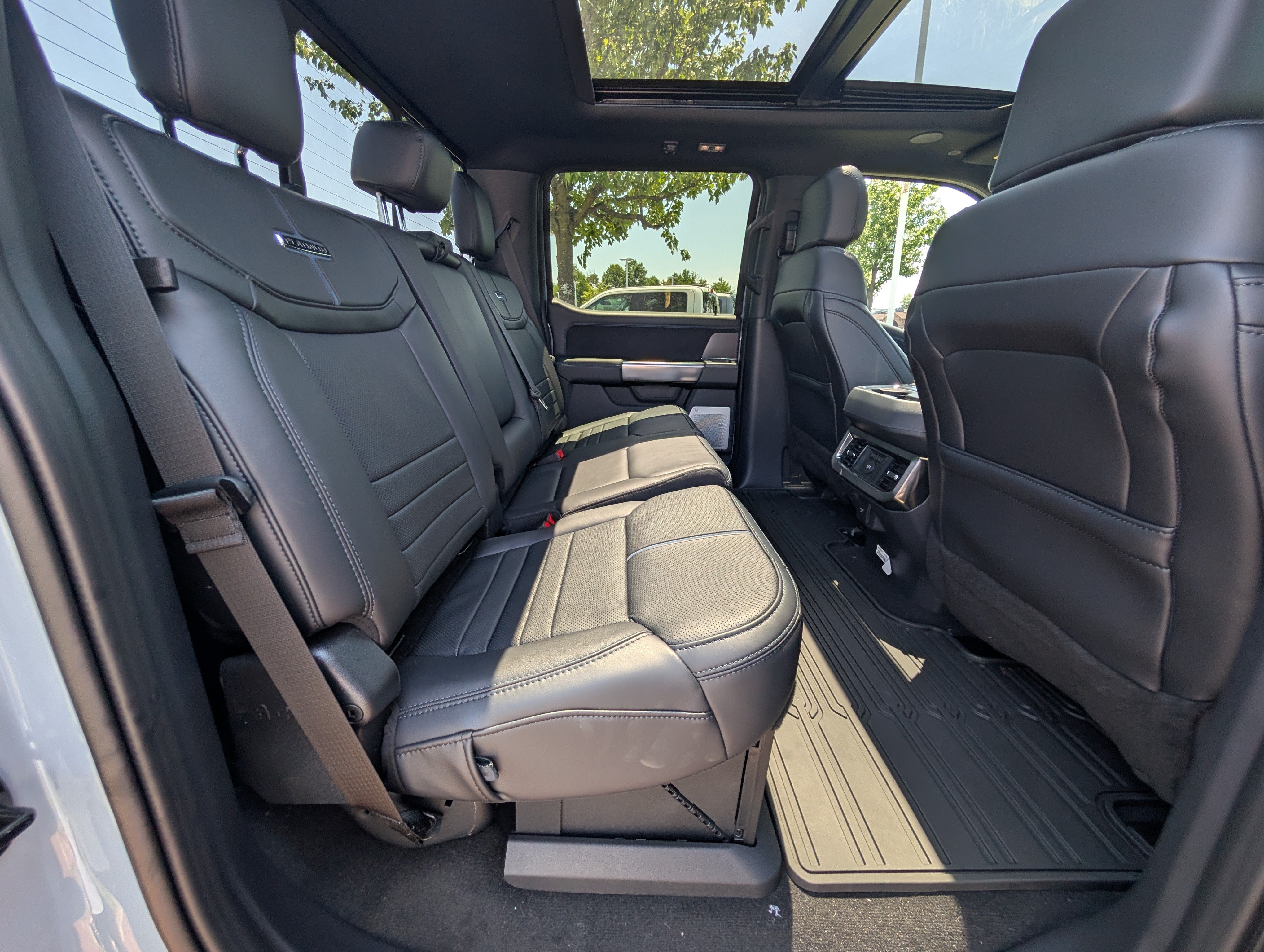 New 2026 Ford F250 Platinum w/ Tremor Off-Road Package AWD/4WD image 7