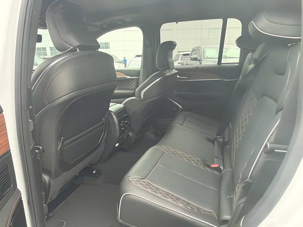 New 2026 Jeep Grand Cherokee Summit w/ Obsidian Package AWD/4WD image 12