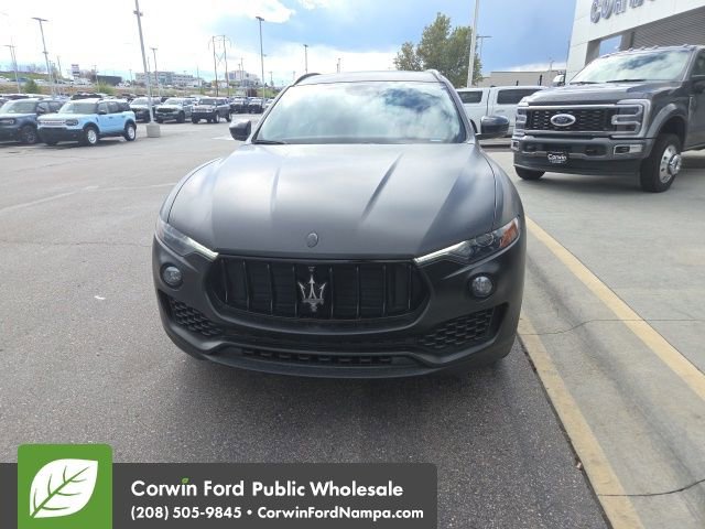 Used 2017 Maserati Levante S AWD/4WD image 2