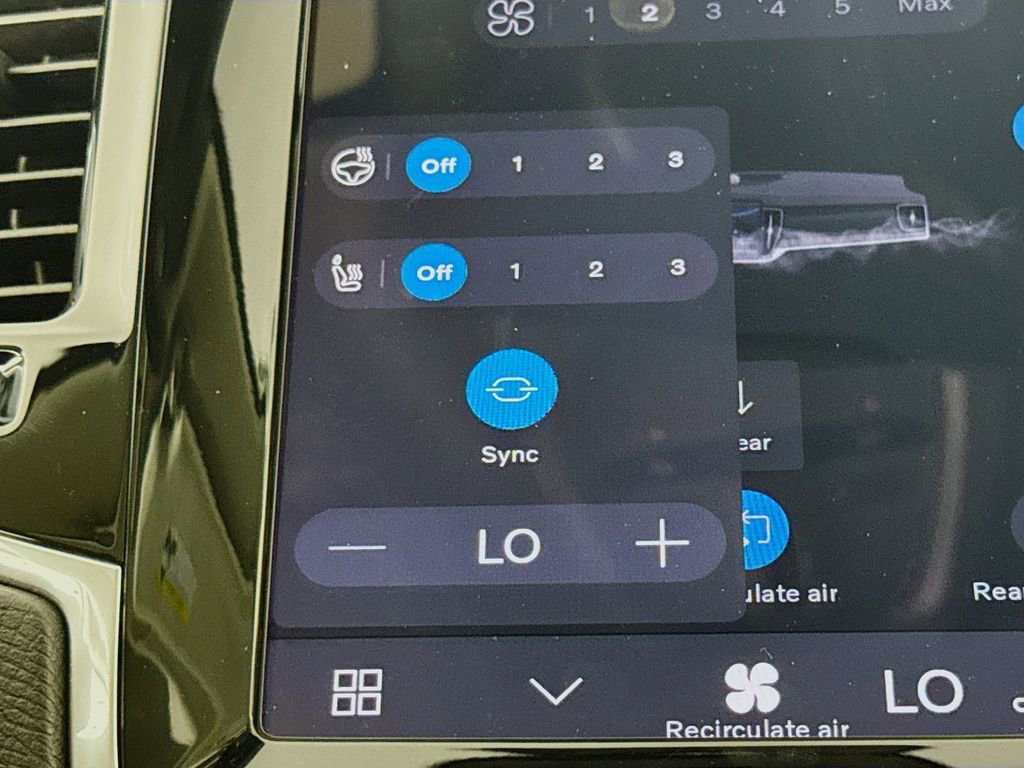 Certified 2025 Volvo XC90 B6 Plus image 20