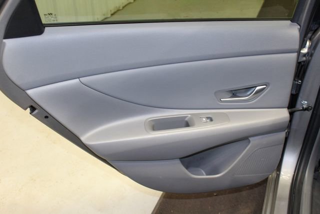 Used 2024 Hyundai Elantra SEL w/ Convenience Package image 12
