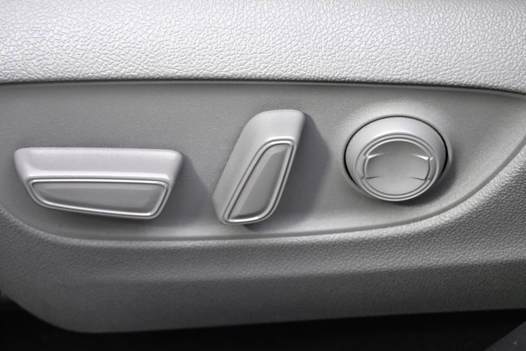 Used 2022 Toyota Highlander XLE image 14