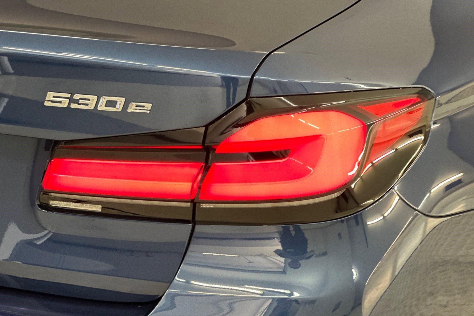 Certified 2023 BMW 530e w/ Convenience Package image 12