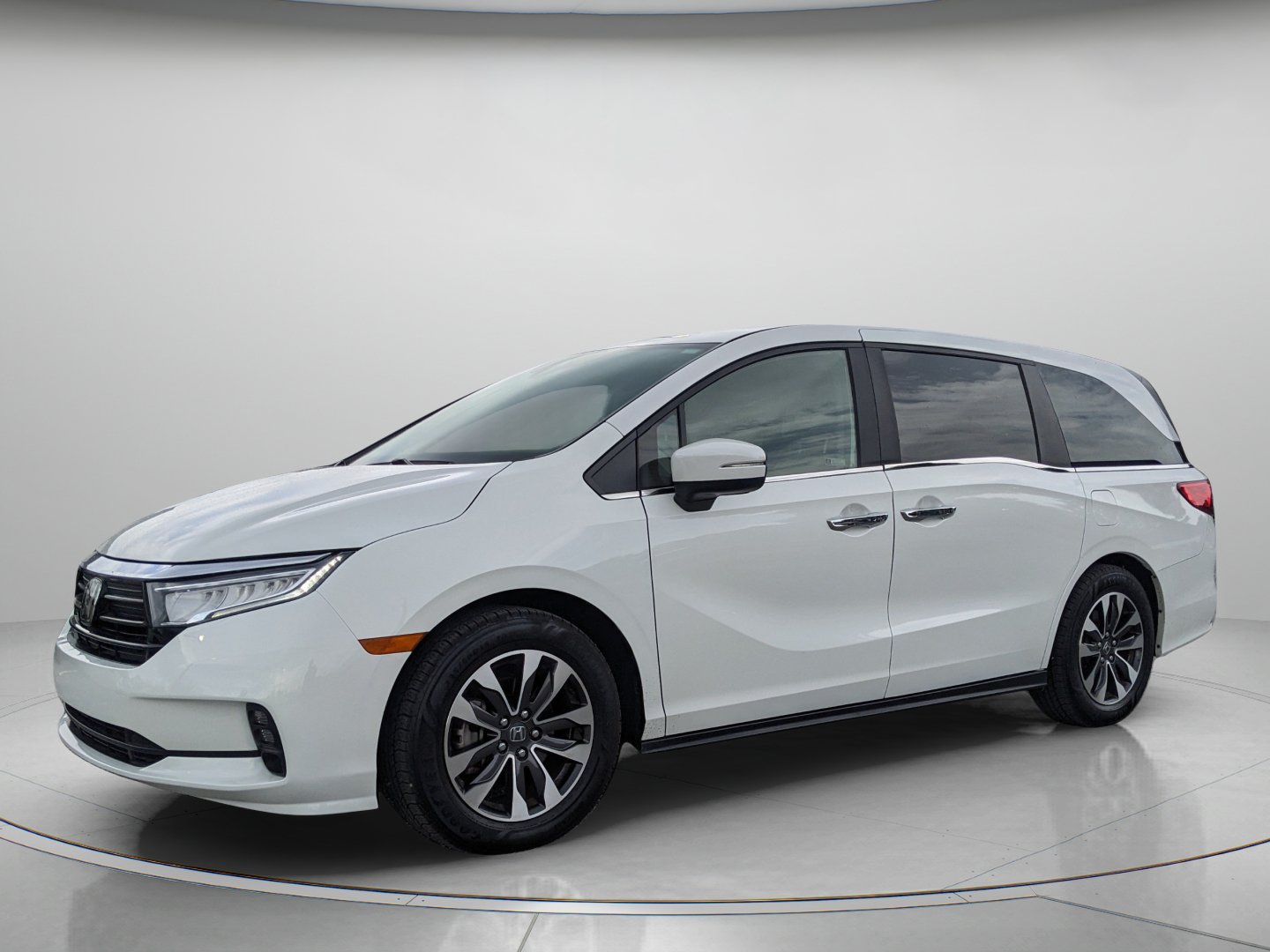 Used 2024 Honda Odyssey EX-L image 2