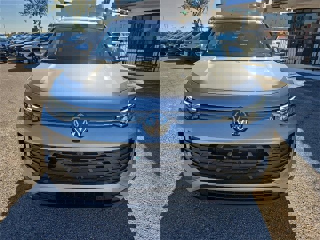 New 2026 Volkswagen Tiguan SE image 2