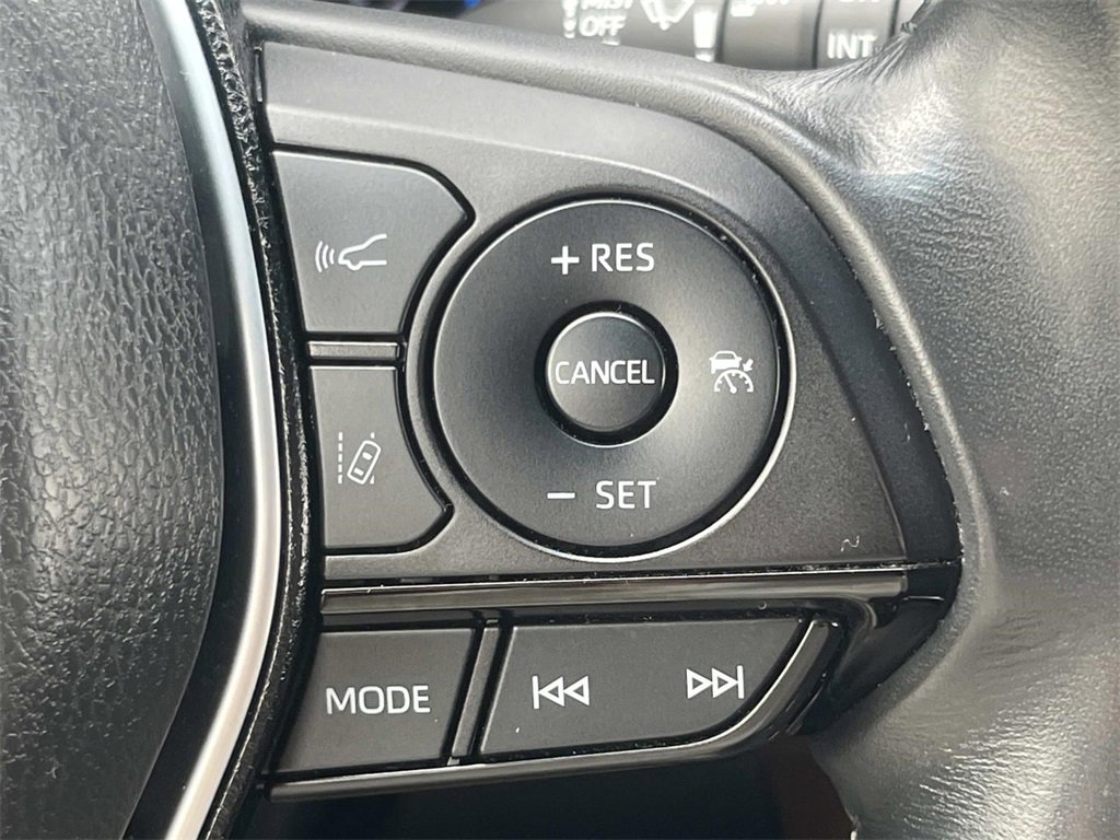 Used 2022 Toyota Venza XLE image 26