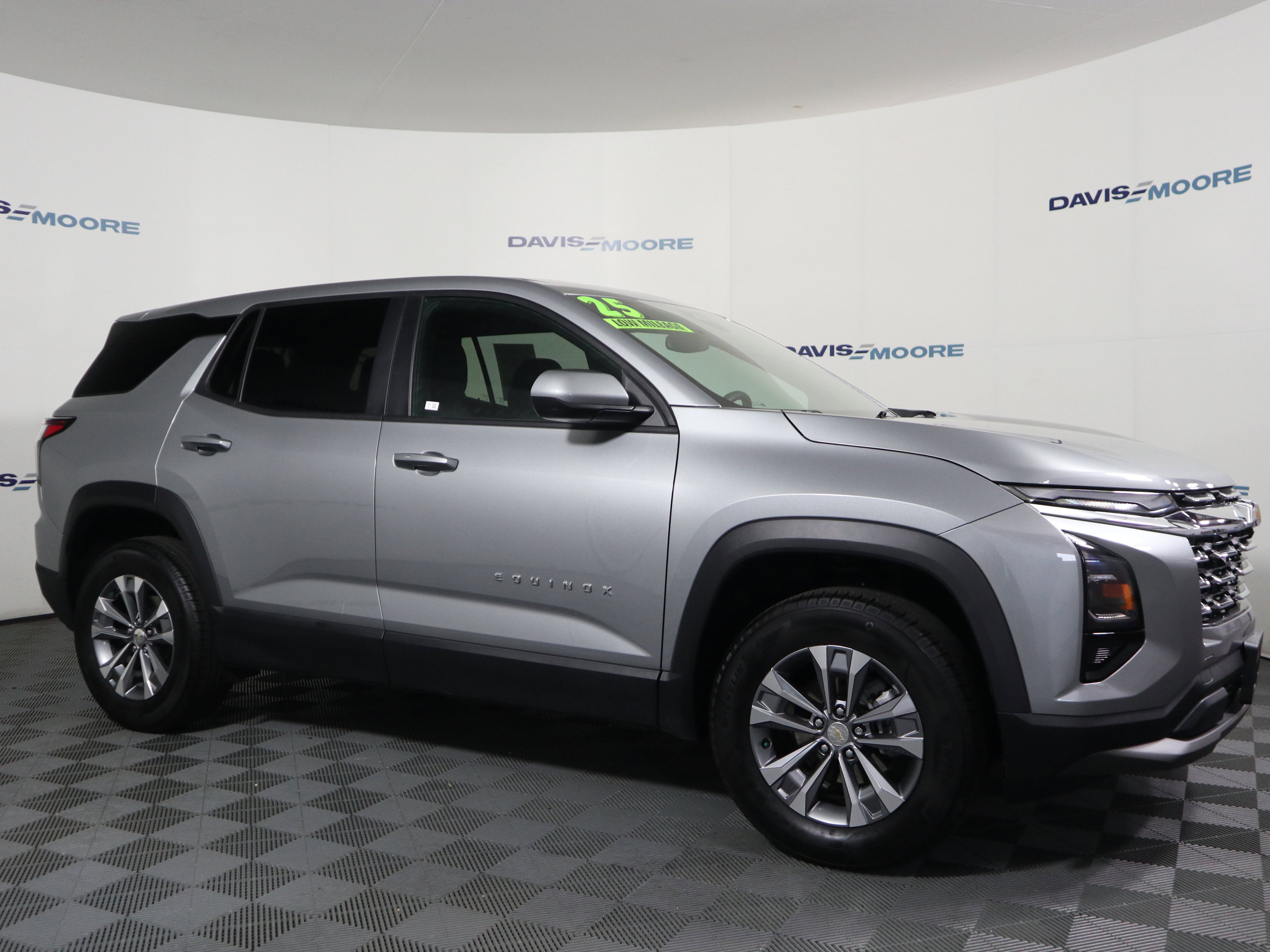 Used 2025 Chevrolet Equinox LT AWD/4WD image 4