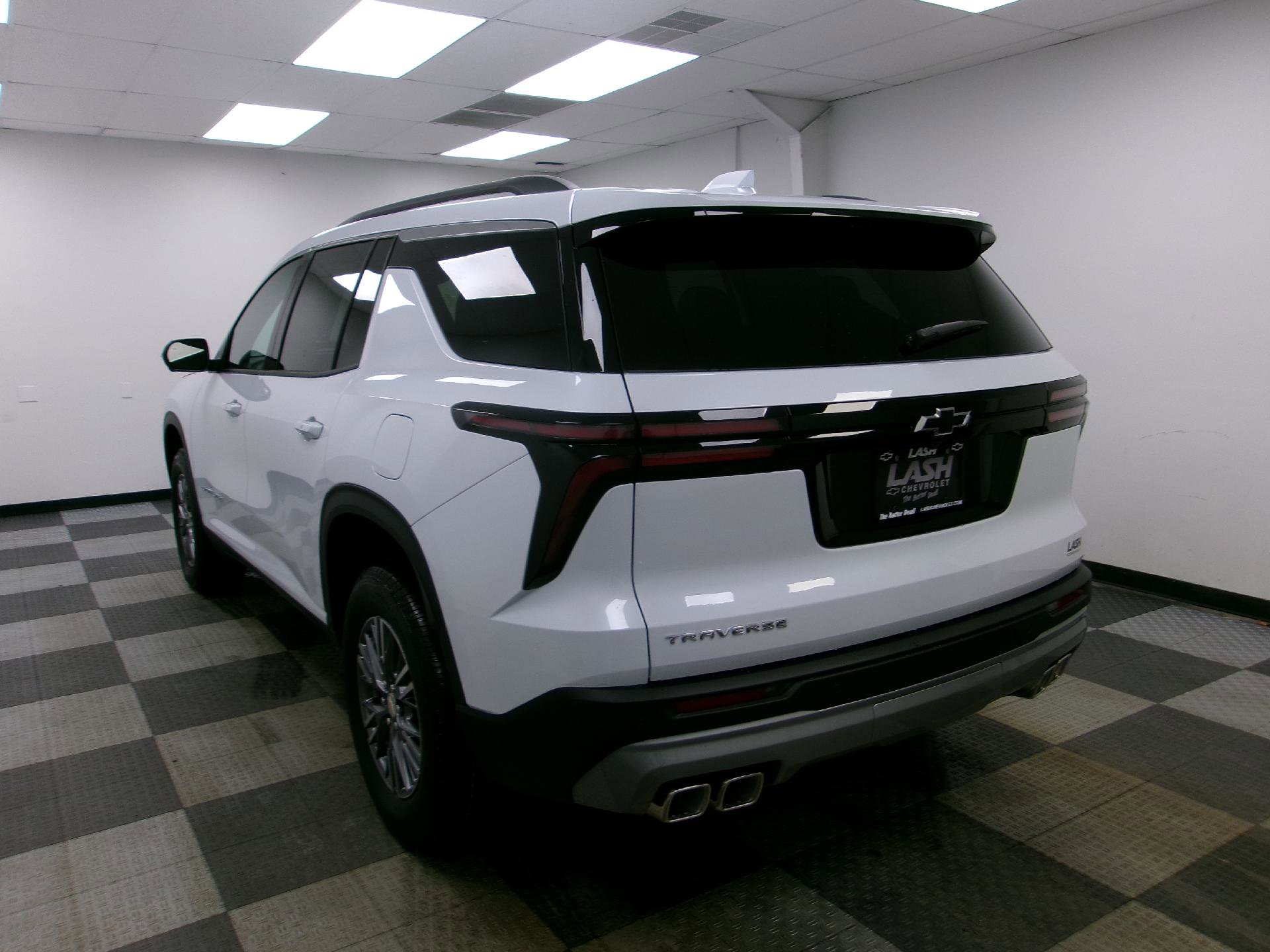 New 2026 Chevrolet Traverse LT w/ Driver Confidence Package image 2