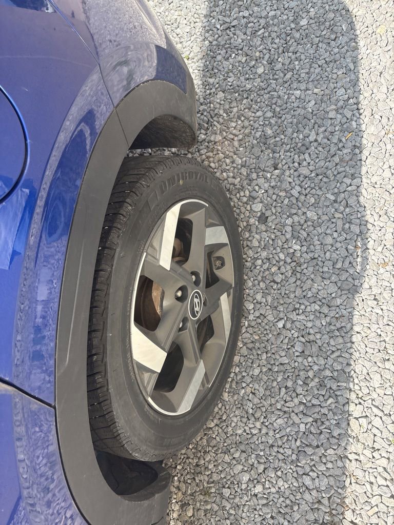 Used 2022 Hyundai Venue Limited FWD image 7