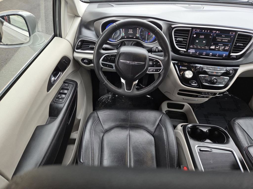 Used 2022 Chrysler Pacifica Touring-L image 23