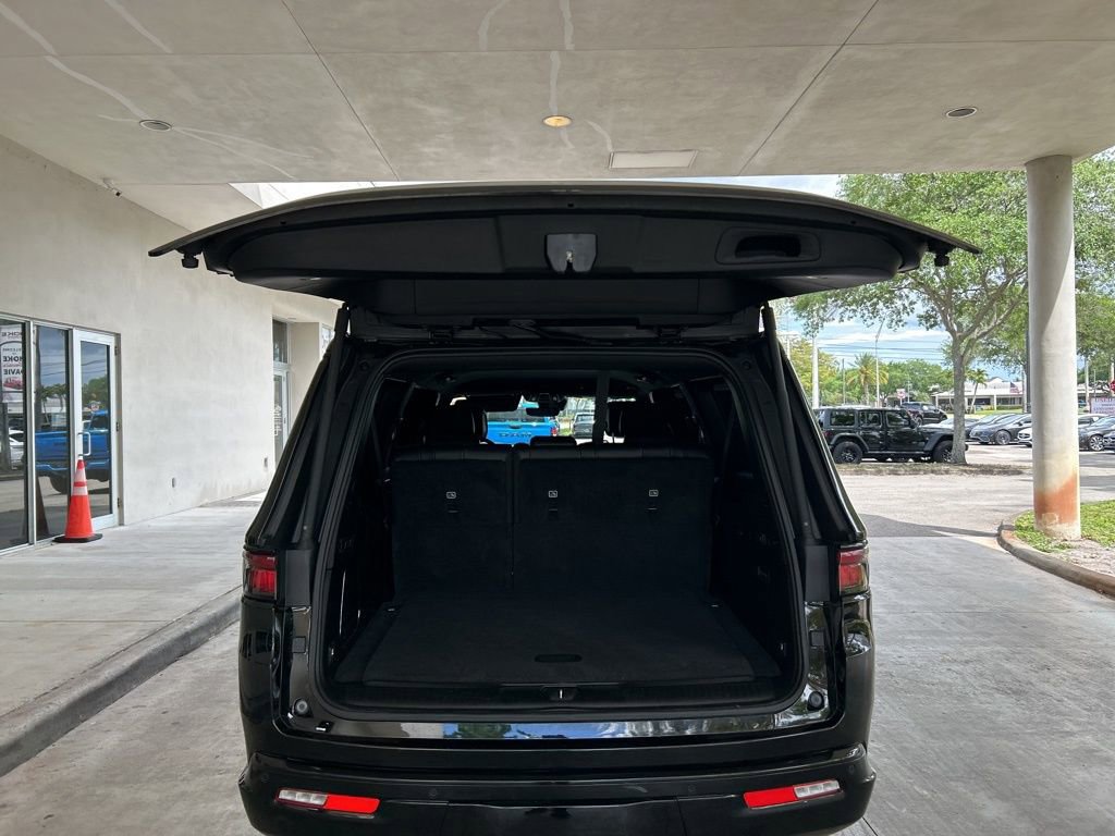 Used 2025 Jeep Wagoneer L Series II image 34