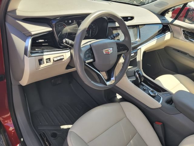 Used 2023 Cadillac XT6 Premium Luxury w/ Technology Package AWD/4WD image 9