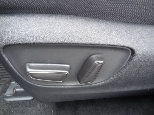 Certified 2025 Toyota Highlander LE FWD image 7