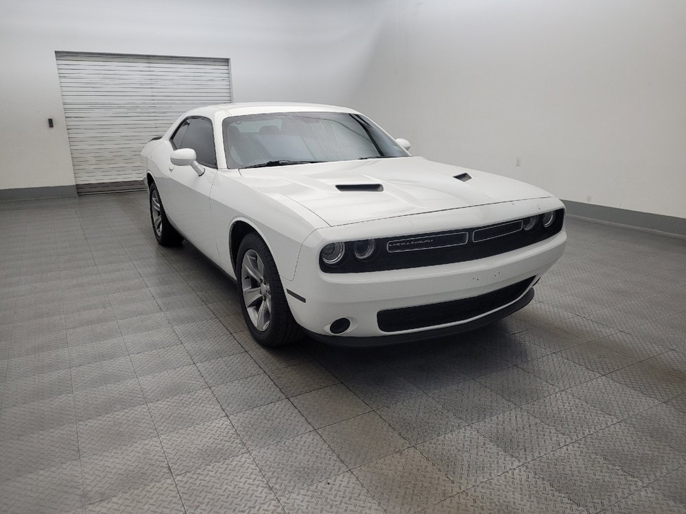 Used 2016 Dodge Challenger SXT RWD image 13