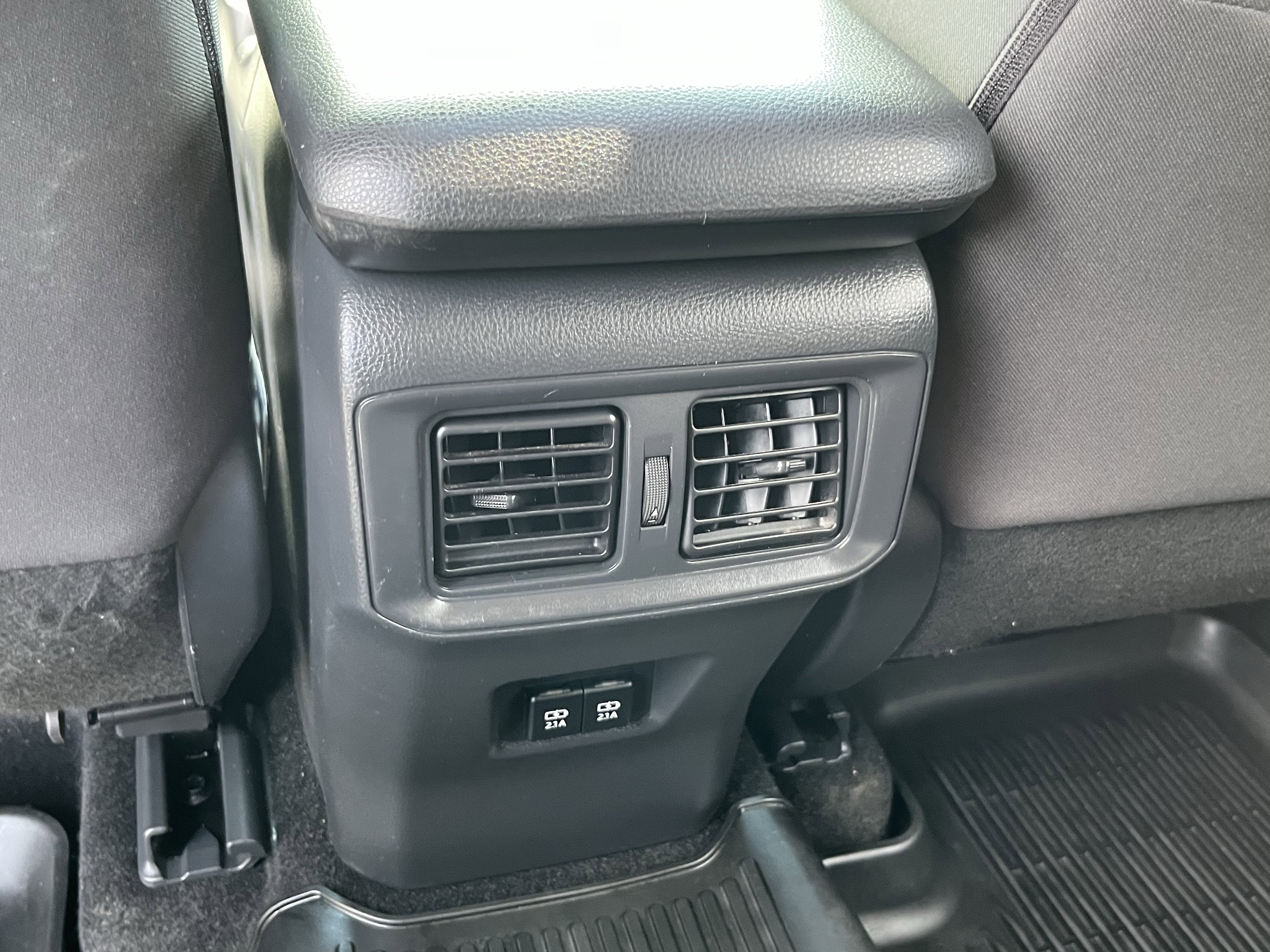 Used 2019 Toyota RAV4 XLE w/ All Weather Liner Package AWD/4WD image 17