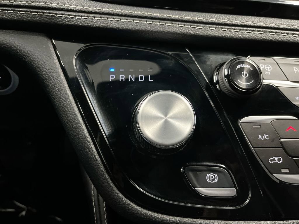 Used 2024 Chrysler Pacifica Premium image 21