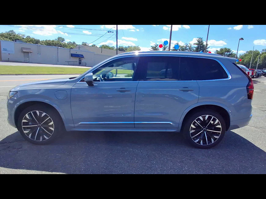 Used 2025 Volvo XC90 T8 Plus w/ Protection Package Premier AWD/4WD image 5