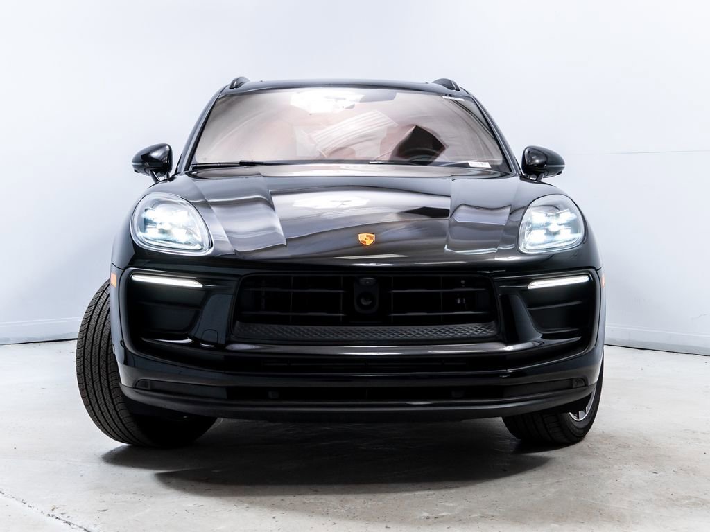 Used 2025 Porsche Macan image 10