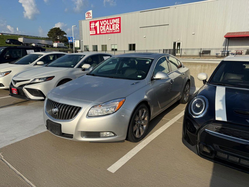 Used 2012 Buick Regal Premium FWD image 2