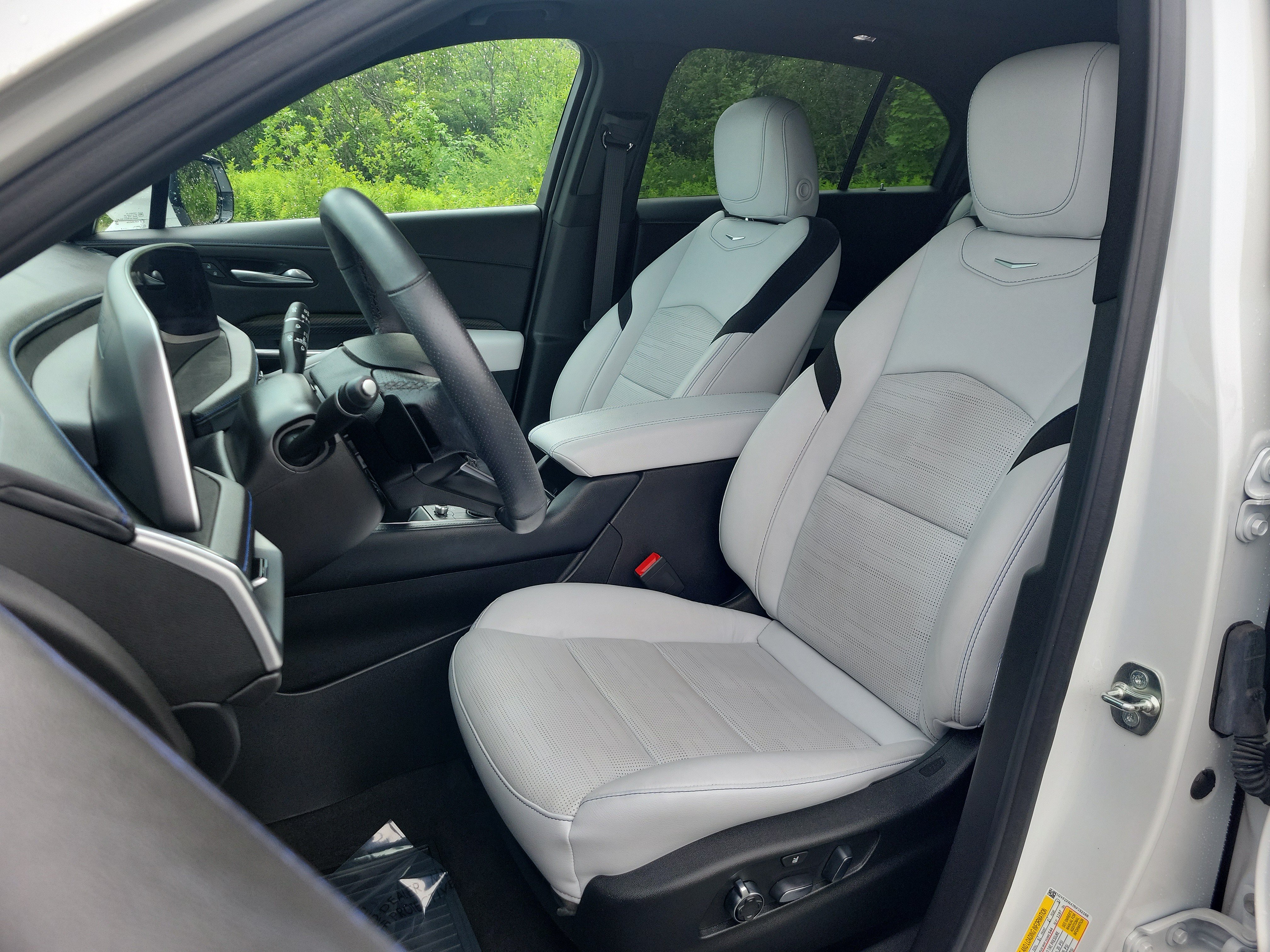 Used 2024 Cadillac XT4 Sport AWD/4WD image 14