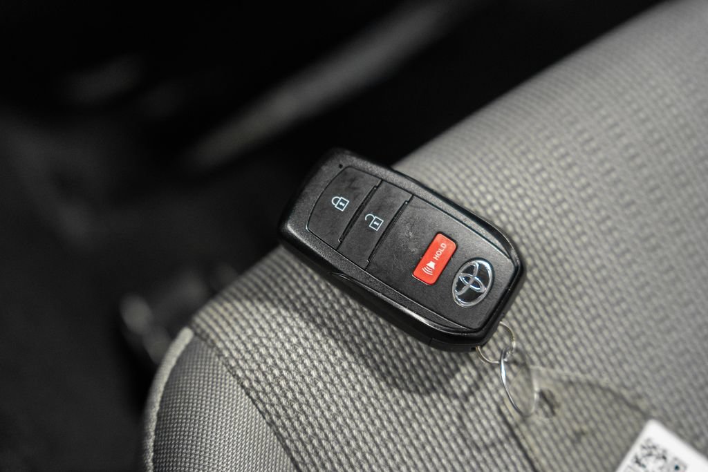 Used 2025 Toyota Prius LE FWD image 39