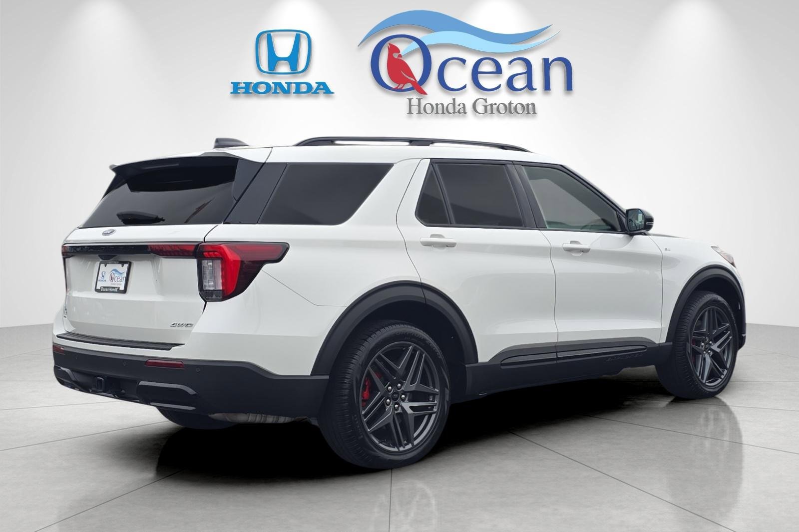 Used 2025 Ford Explorer ST-Line w/ Premium Package image 3