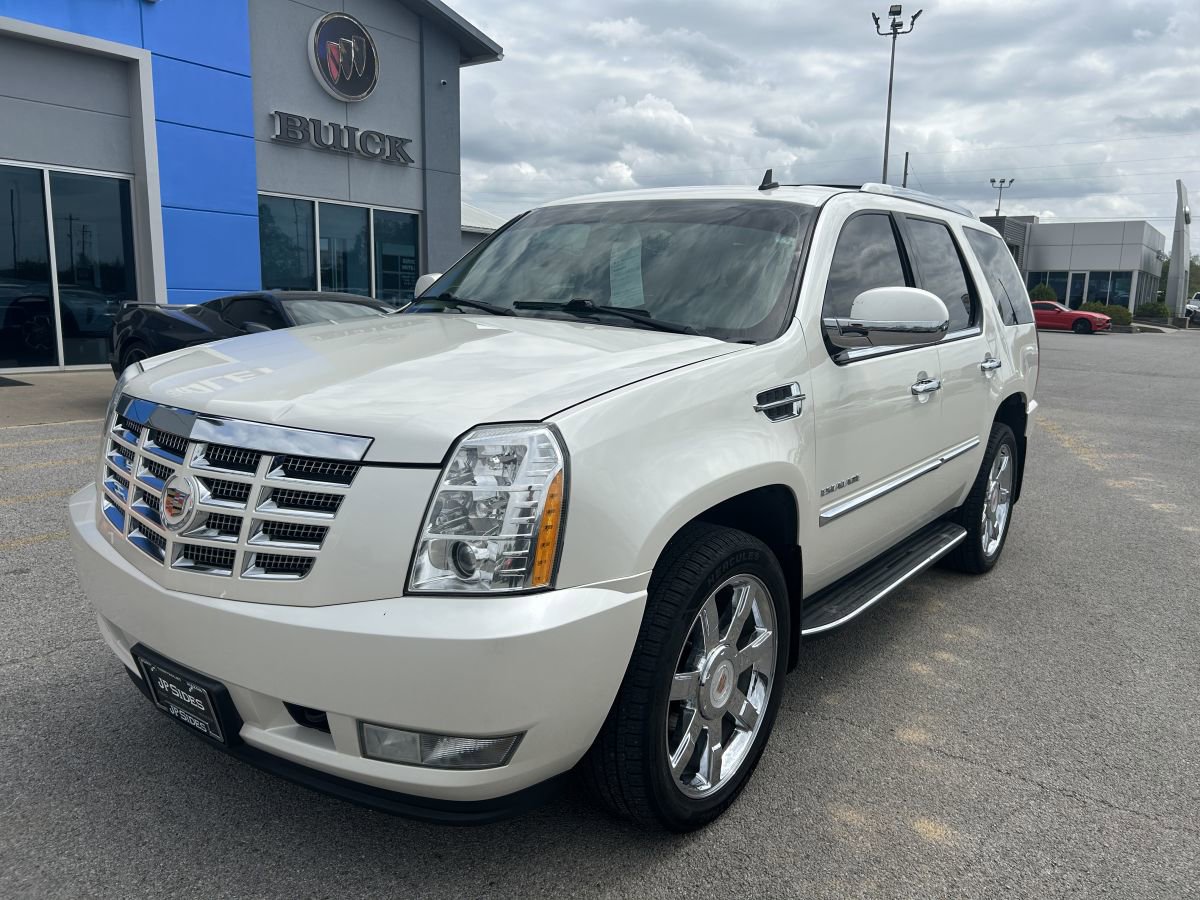 Used 2014 Cadillac Escalade Luxury RWD image 1
