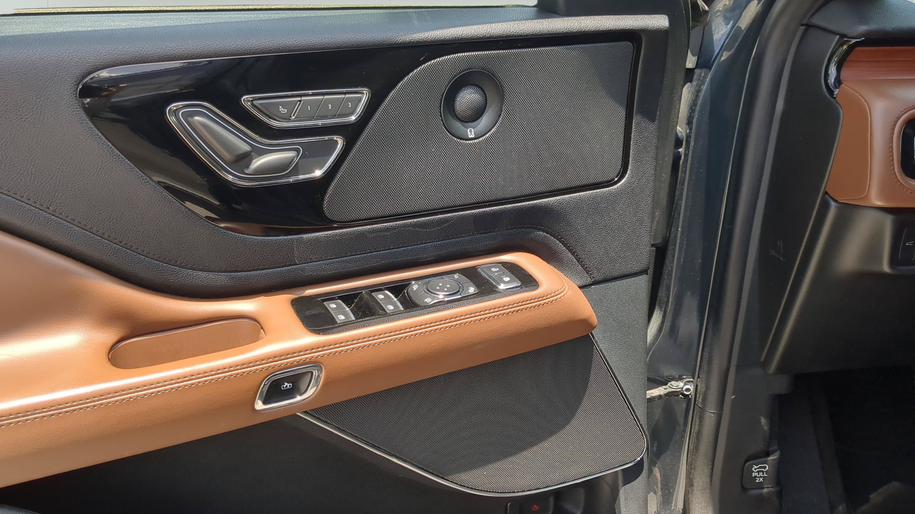 Used 2022 Lincoln Aviator Reserve w/ Equipment Group 201A RWD image 11