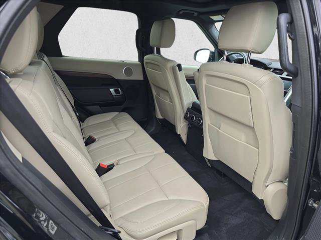Used 2019 Land Rover Discovery HSE image 11