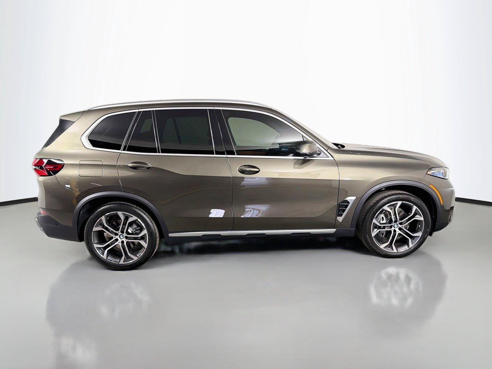 New 2026 BMW X5 sDrive40i w/ Premium Package RWD image 4