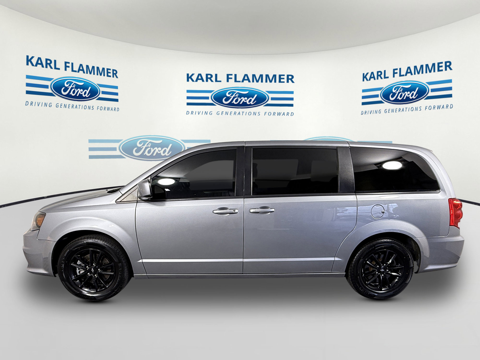 Used 2020 Dodge Grand Caravan GT image 4