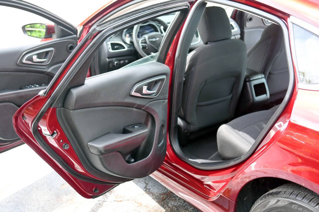Used 2015 Chrysler 200 Limited FWD image 13
