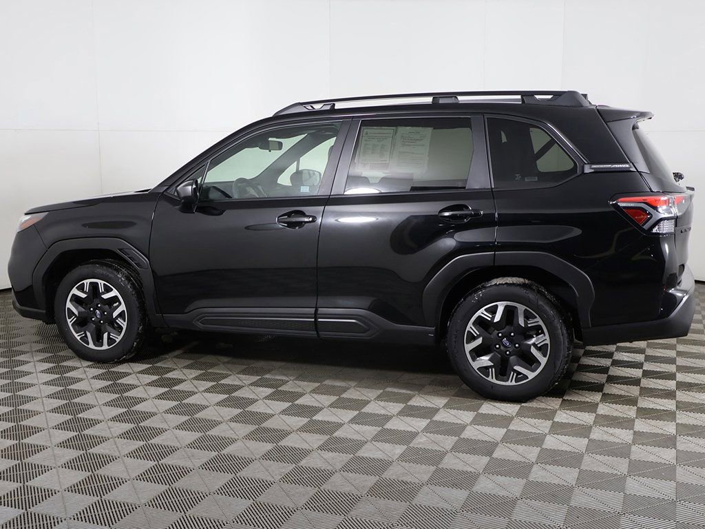 Used 2025 Subaru Forester Premium image 13