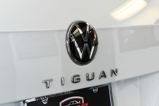 Used 2022 Volkswagen Tiguan SEL R-Line AWD/4WD image 16