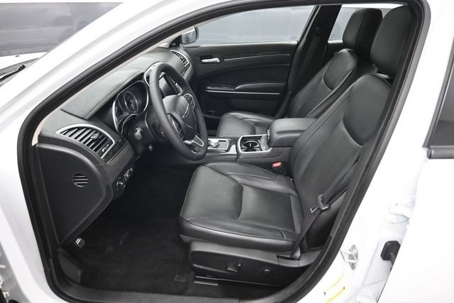 Used 2022 Chrysler 300 Touring L w/ Popular Equipment Group AWD/4WD image 9