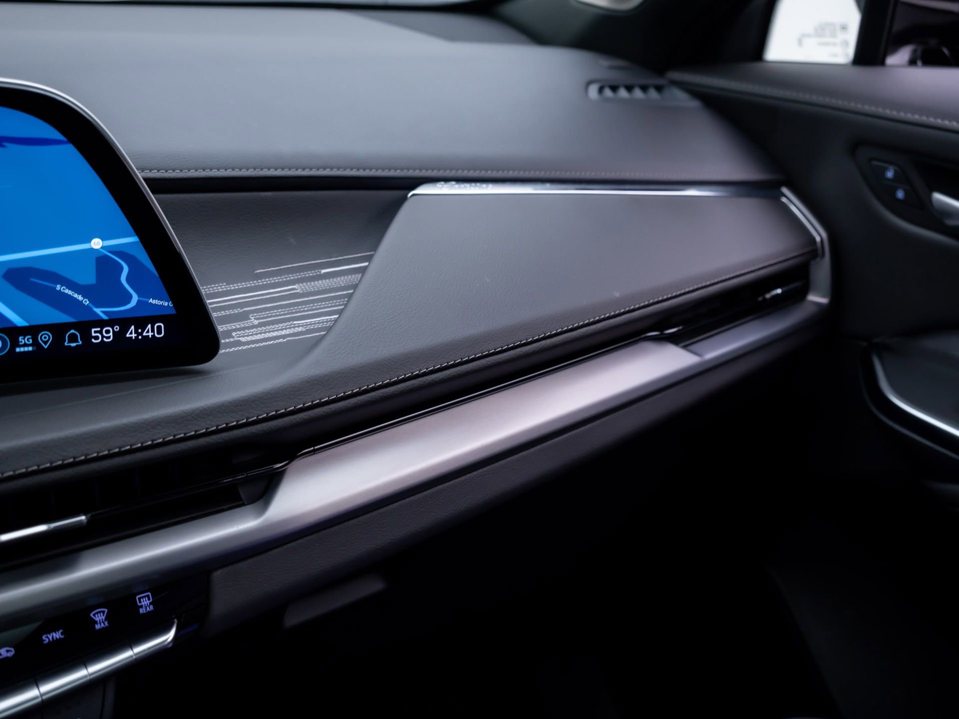 Certified 2025 Cadillac XT4 Premium Luxury AWD/4WD image 34