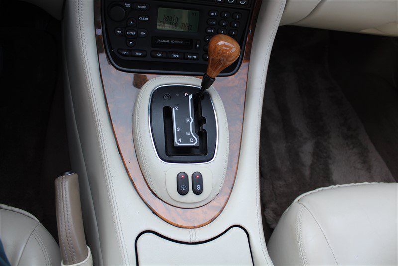 Used 2001 Jaguar XJ RWD image 12