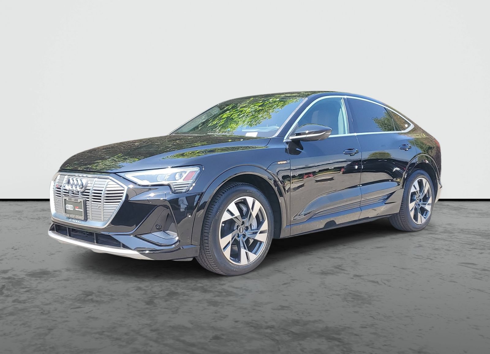 Used 2022 Audi e-tron Prestige w/ Prestige Package AWD/4WD image 2