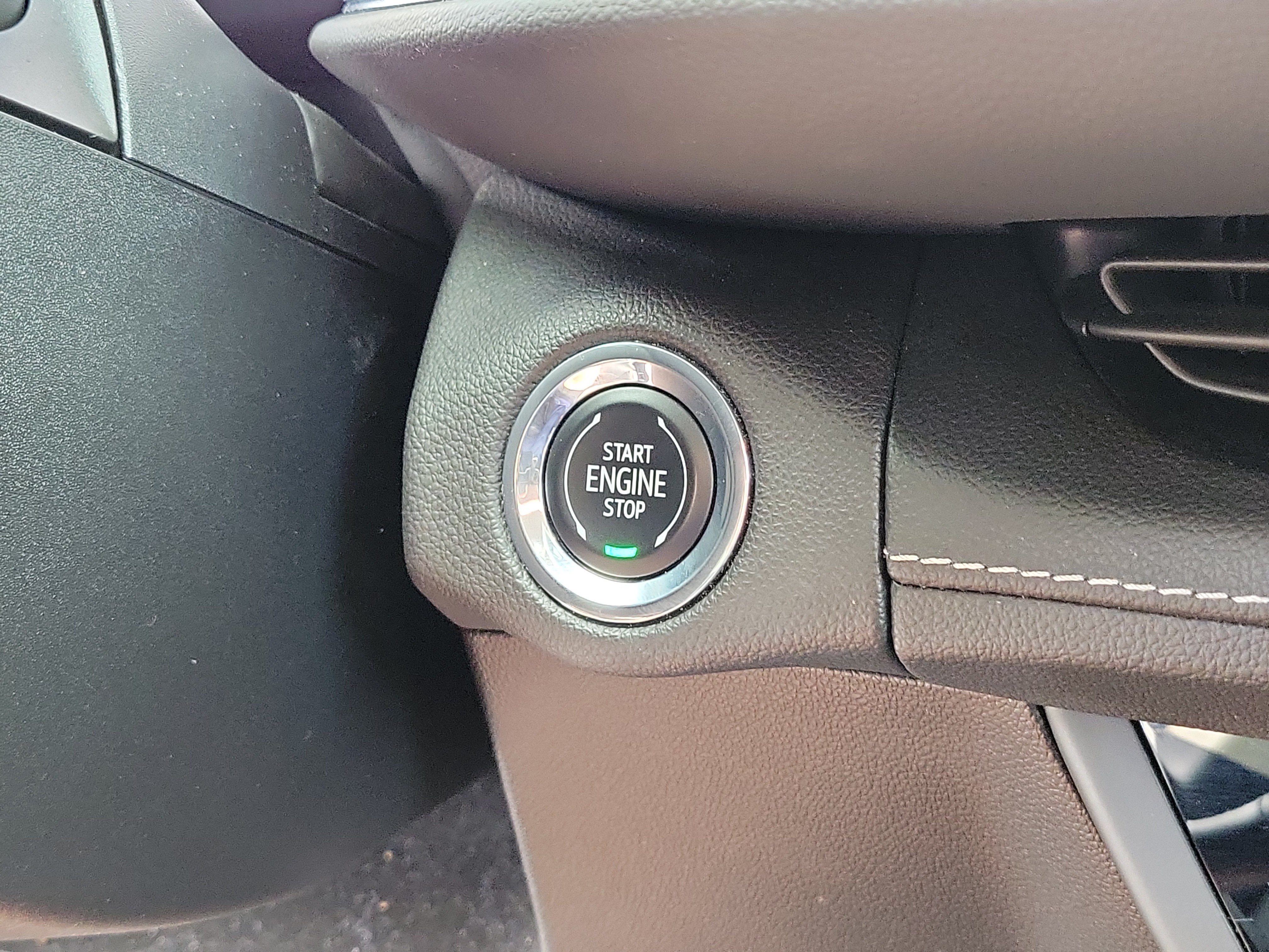 Used 2022 Buick Envision Avenir w/ Technology Package II FWD image 30