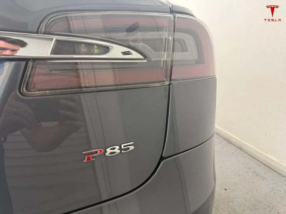 Used 2013 Tesla Model S Performance RWD image 33