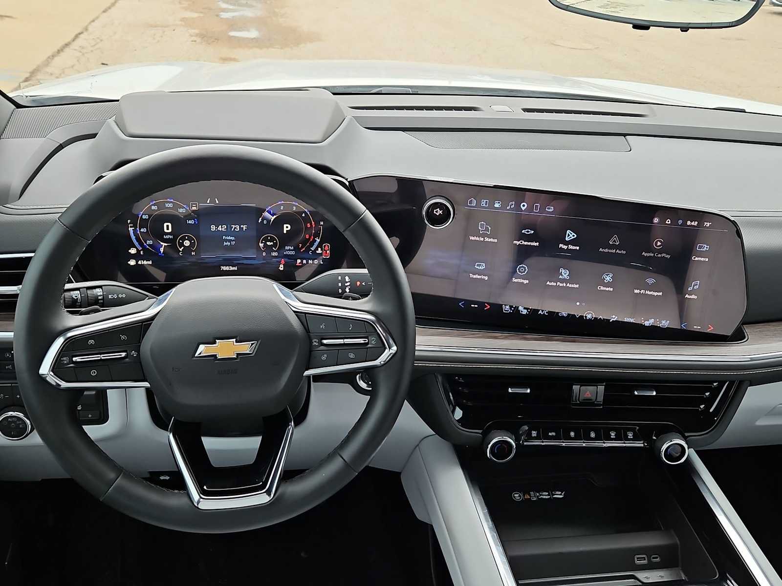Used 2025 Chevrolet Suburban Premier RWD image 14