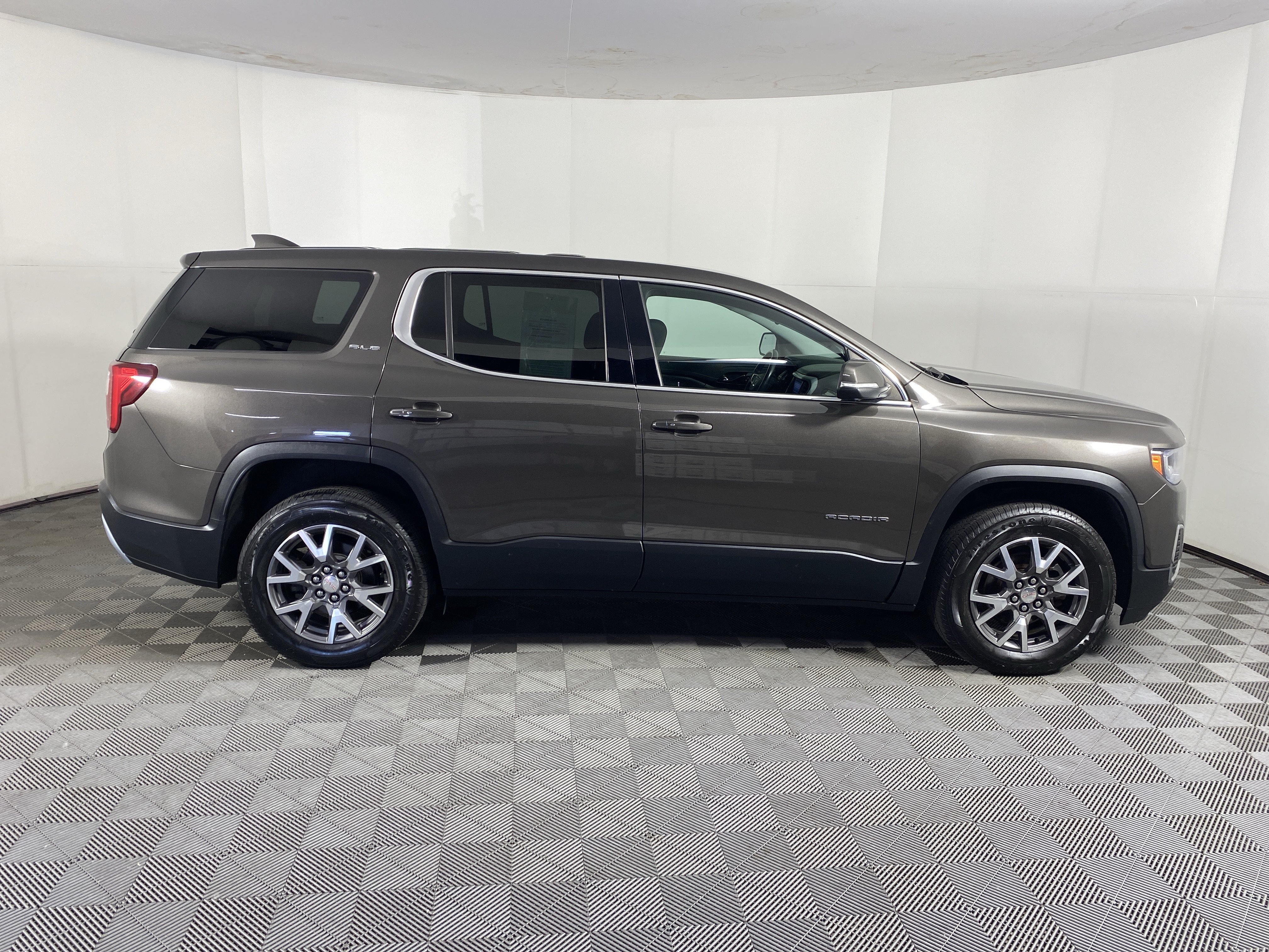 Used 2020 GMC Acadia SLE AWD/4WD image 5