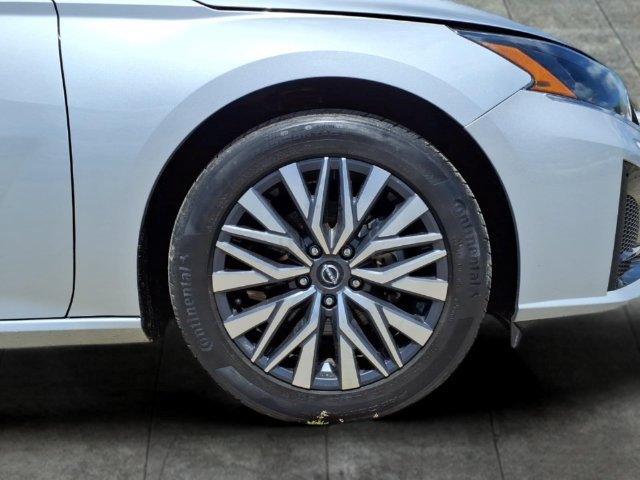 Used 2023 Nissan Altima 2.5 SV FWD image 9
