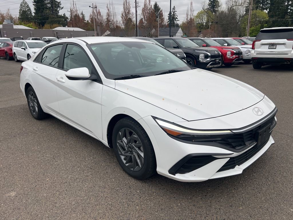 Used 2024 Hyundai Elantra SEL image 1