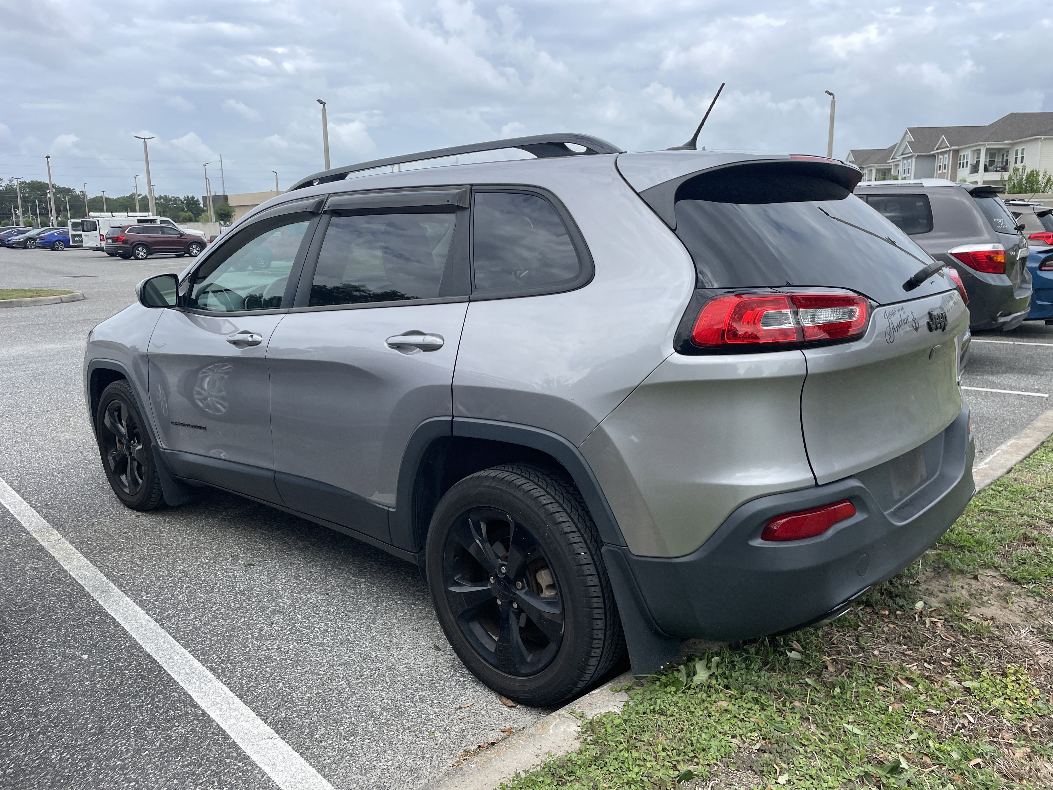 Used 2018 Jeep Cherokee Latitude w/ Altitude Package FWD image 8